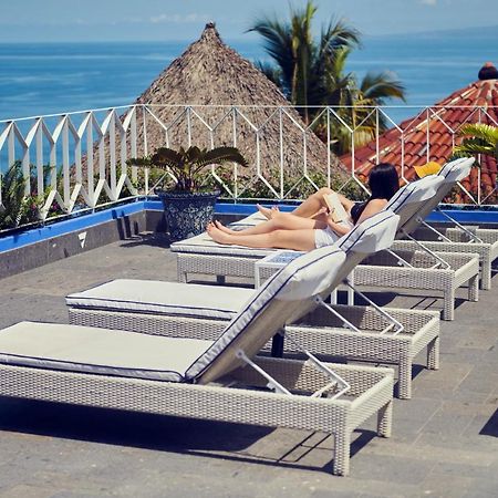 Hotel Luxury Patio Azul (Adults Only) Puerto Vallarta Dış mekan fotoğraf Rooftop pool at the Hotel
