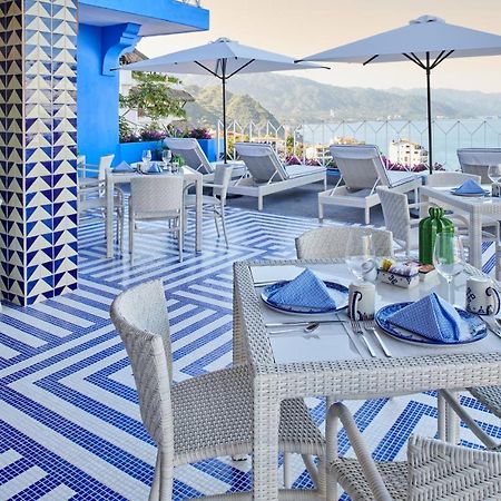 Hotel Luxury Patio Azul (Adults Only) Puerto Vallarta Dış mekan fotoğraf The rooftop bar at the hotel