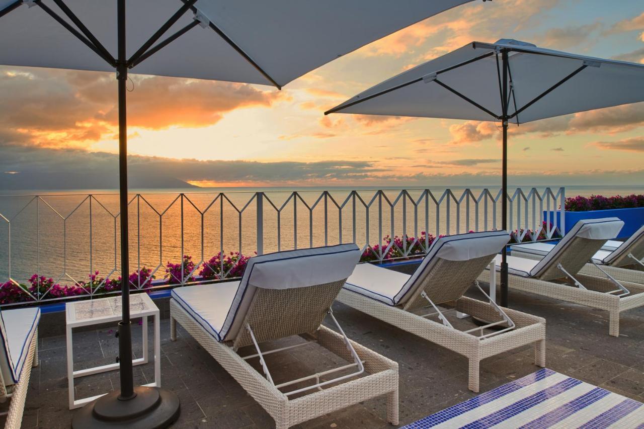 Hotel Luxury Patio Azul (Adults Only) Puerto Vallarta Dış mekan fotoğraf The rooftop pool at the Hotel