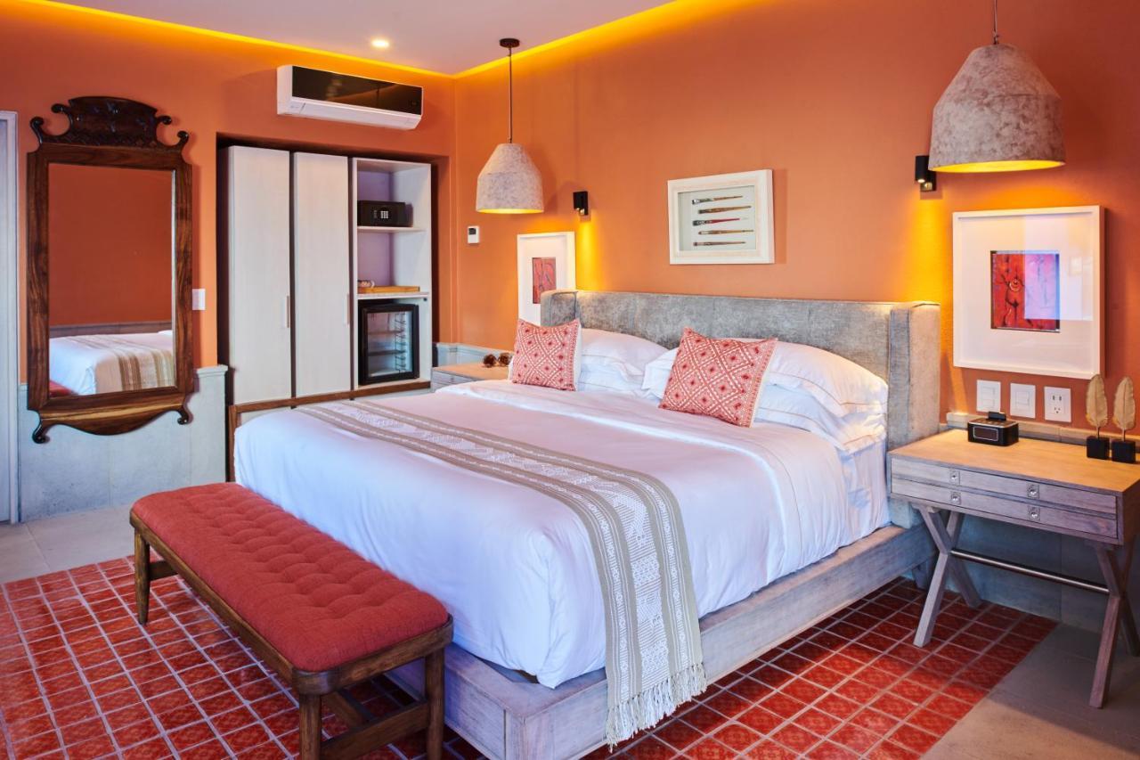 Hotel Luxury Patio Azul (Adults Only) Puerto Vallarta Dış mekan fotoğraf A bedroom at the hotel