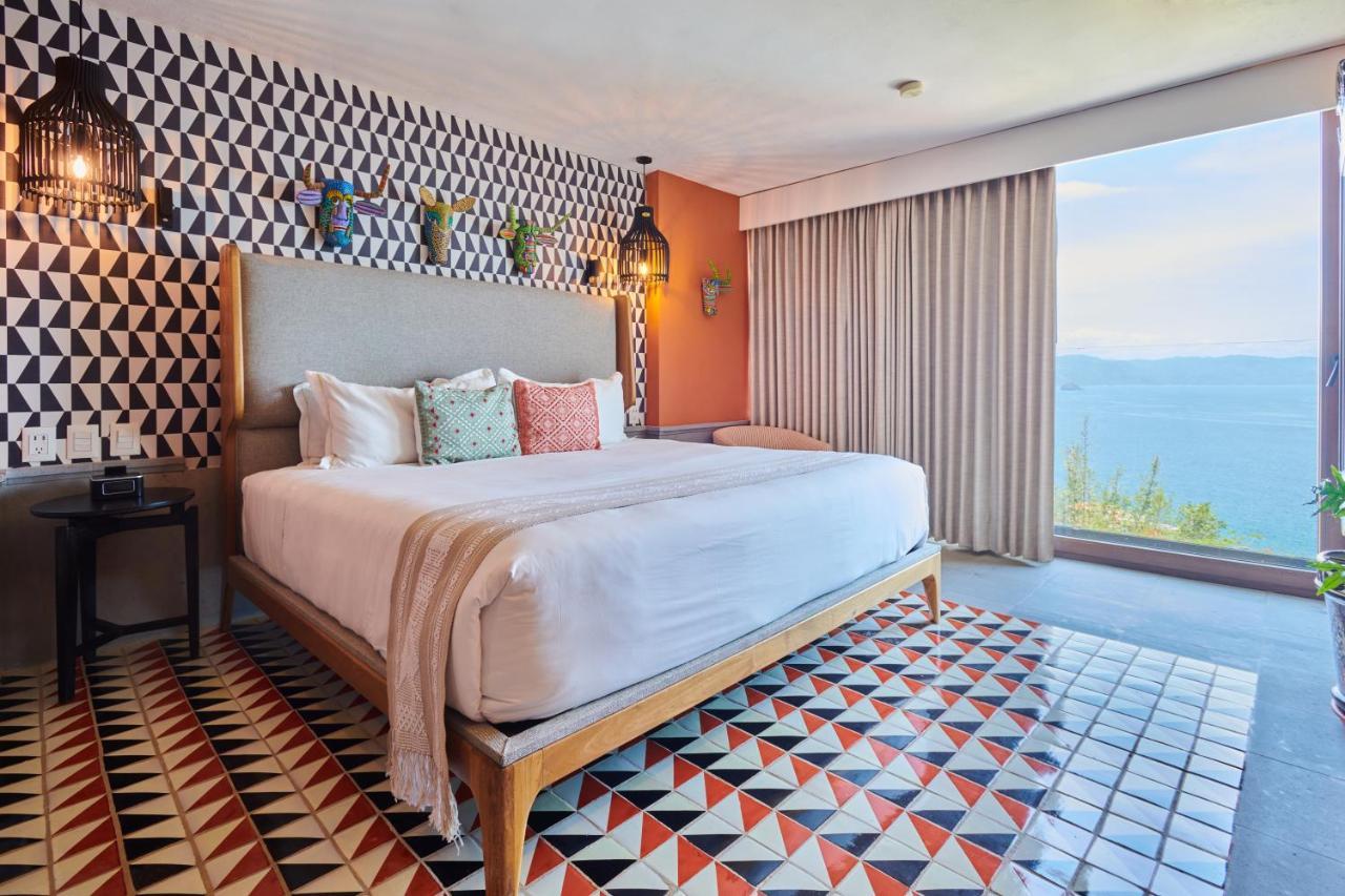 Hotel Luxury Patio Azul (Adults Only) Puerto Vallarta Dış mekan fotoğraf A bedroom at the hotel