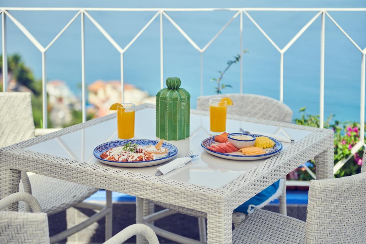 Hotel Luxury Patio Azul (Adults Only) Puerto Vallarta Dış mekan fotoğraf A typical breakfast
