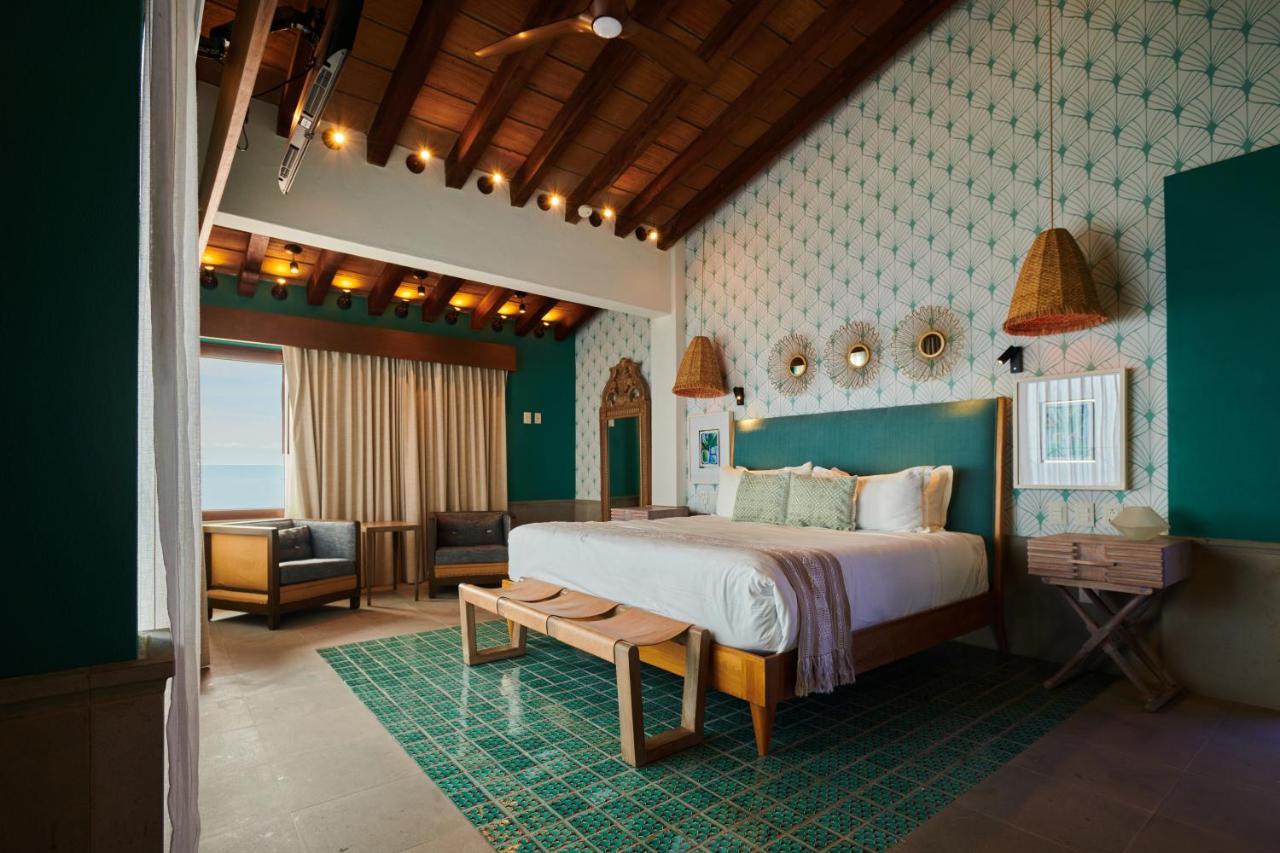 Hotel Luxury Patio Azul (Adults Only) Puerto Vallarta Dış mekan fotoğraf A bedroom at the hotel