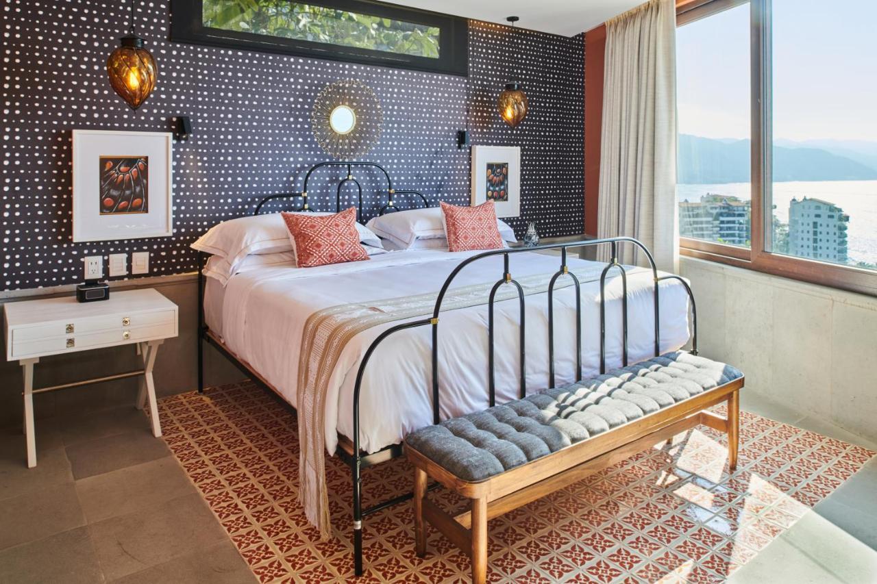 Hotel Luxury Patio Azul (Adults Only) Puerto Vallarta Dış mekan fotoğraf A bedroom at the hotel