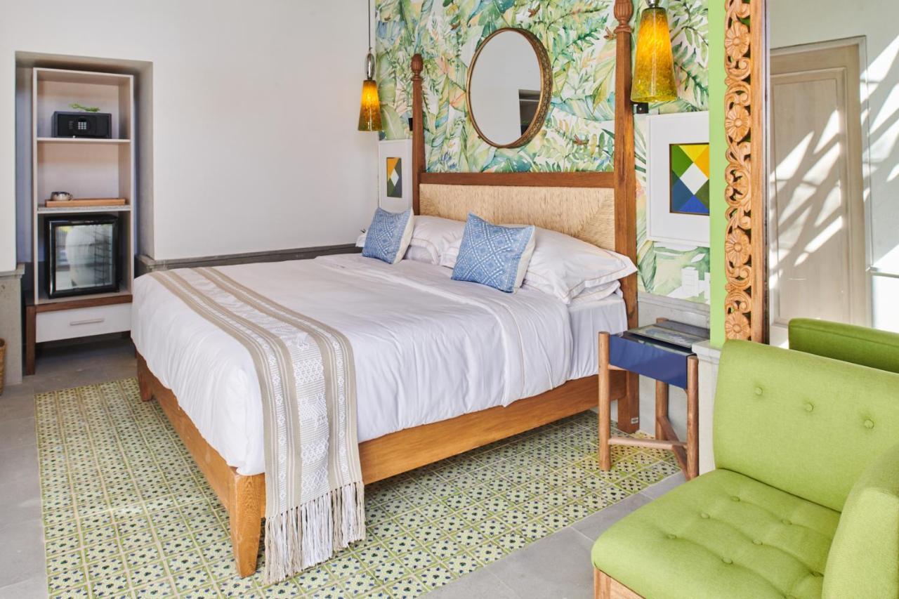 Hotel Luxury Patio Azul (Adults Only) Puerto Vallarta Dış mekan fotoğraf A bedroom at the hotel