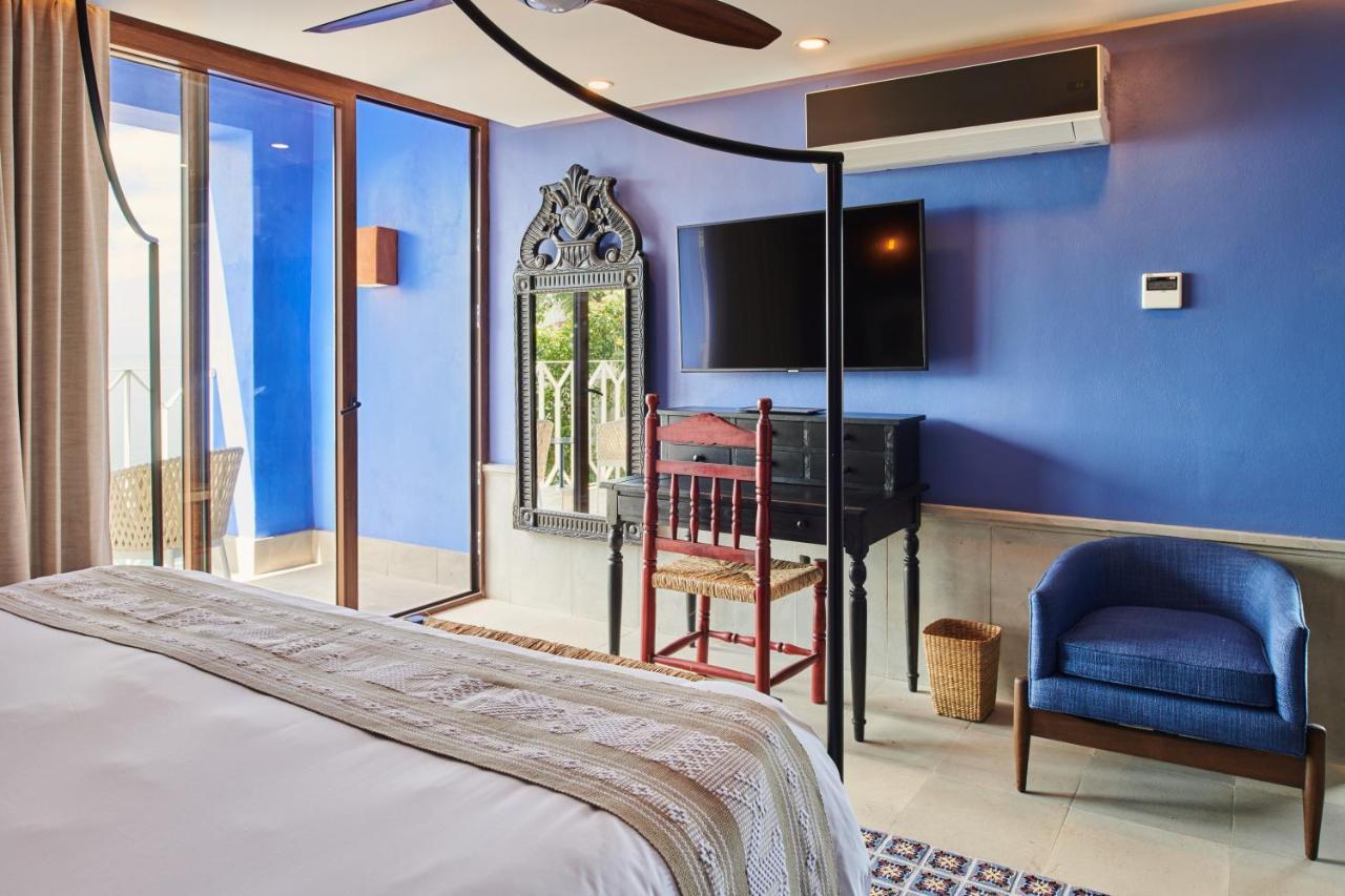 Hotel Luxury Patio Azul (Adults Only) Puerto Vallarta Dış mekan fotoğraf A room at the hotel