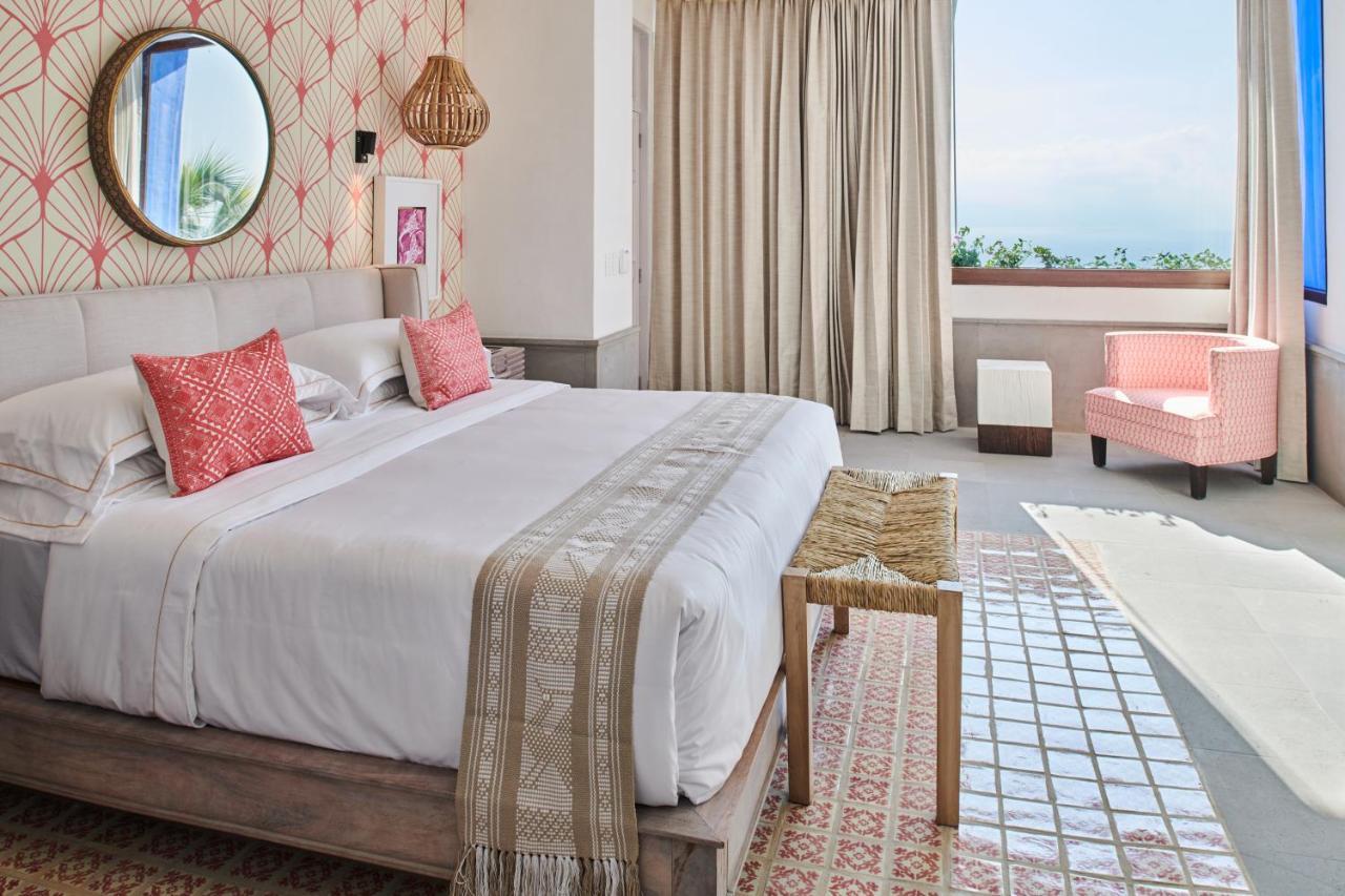 Hotel Luxury Patio Azul (Adults Only) Puerto Vallarta Dış mekan fotoğraf A bedroom at the hotel