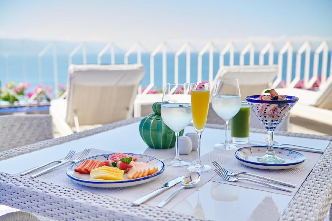Hotel Luxury Patio Azul (Adults Only) Puerto Vallarta Dış mekan fotoğraf A table set for breakfast