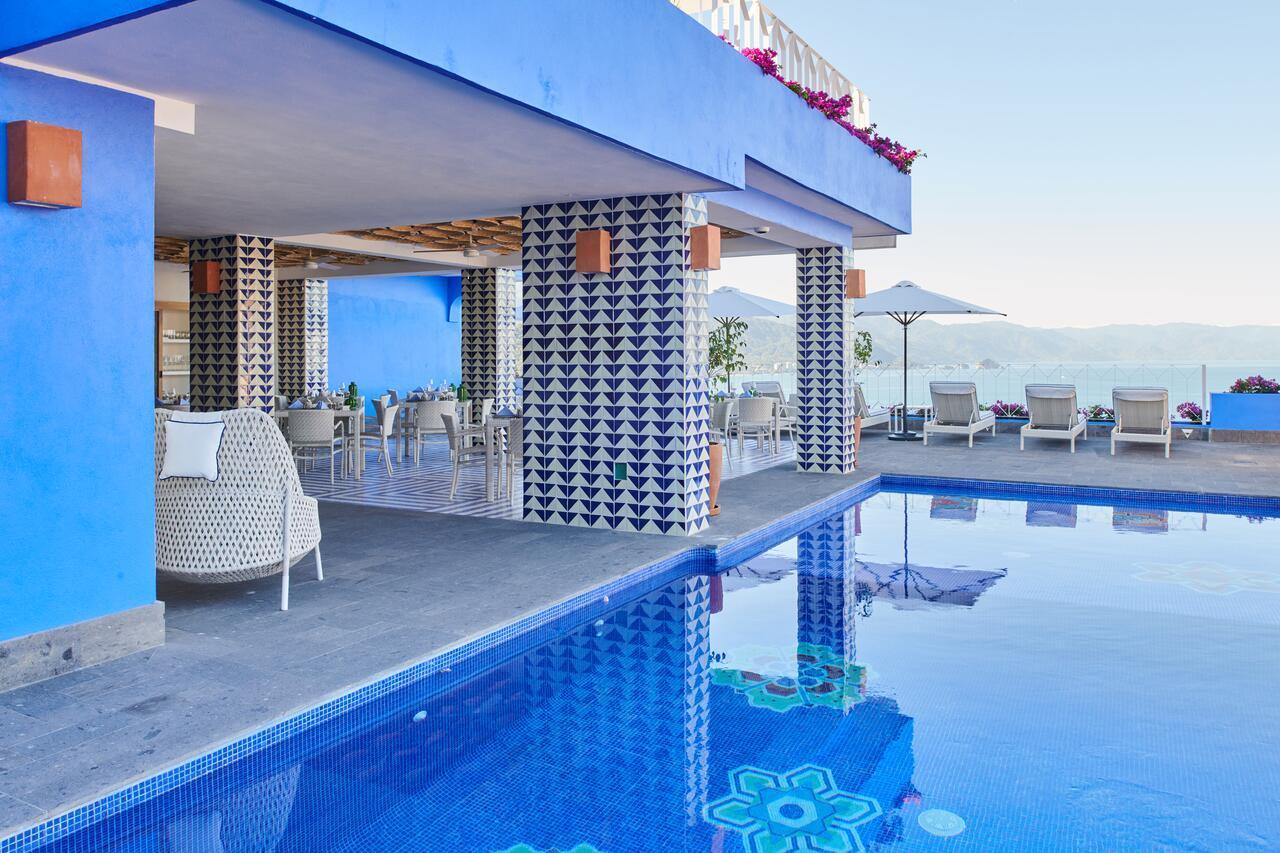 Hotel Luxury Patio Azul (Adults Only) Puerto Vallarta Dış mekan fotoğraf The pool at the hotel