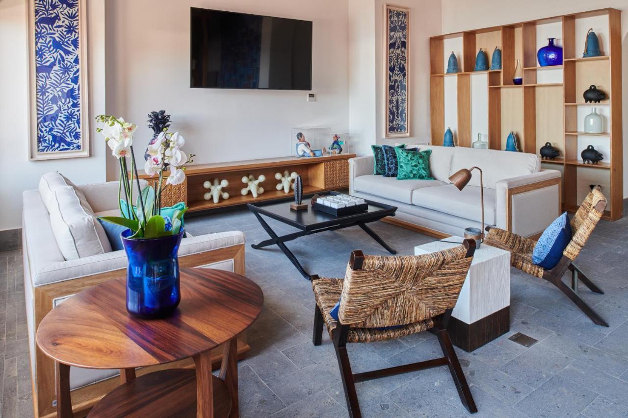 Hotel Luxury Patio Azul (Adults Only) Puerto Vallarta Dış mekan fotoğraf The living room of a suite at the hotel