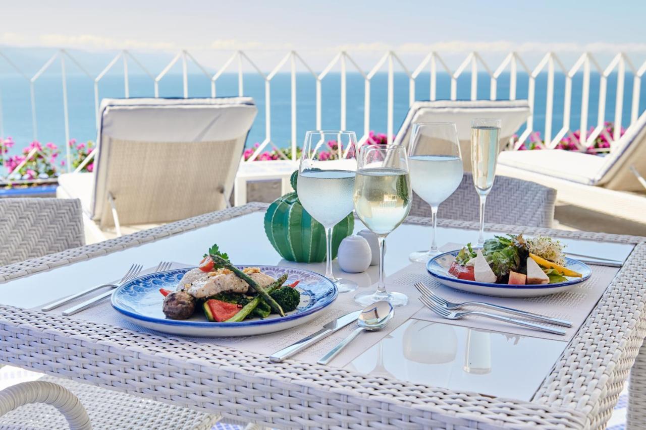 Hotel Luxury Patio Azul (Adults Only) Puerto Vallarta Dış mekan fotoğraf A typical Mediterranean lunch